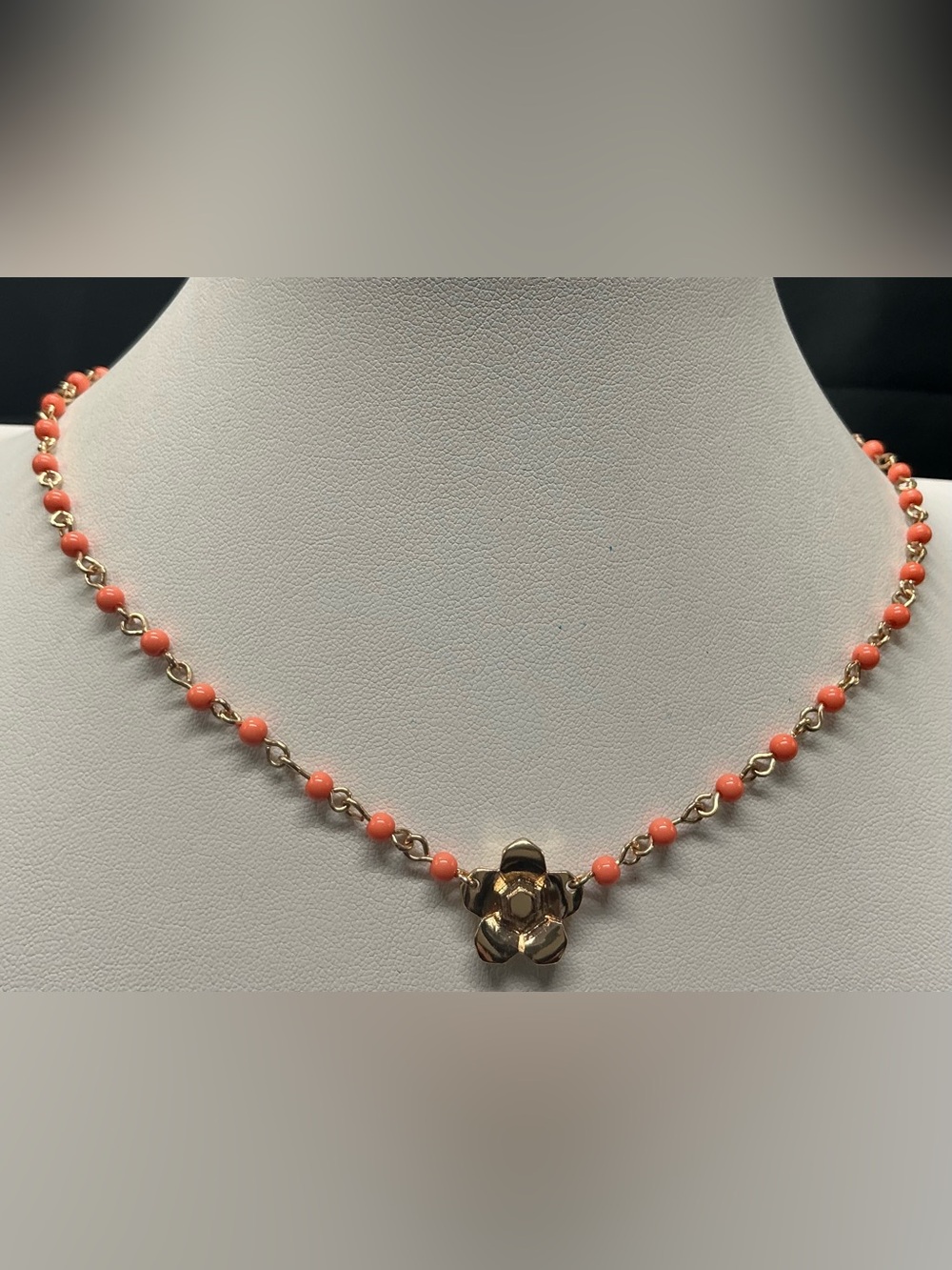 CHARMING CHARLIE GOLD TONE FLOWER PEACH ORANGE BEADED NECKLACE
